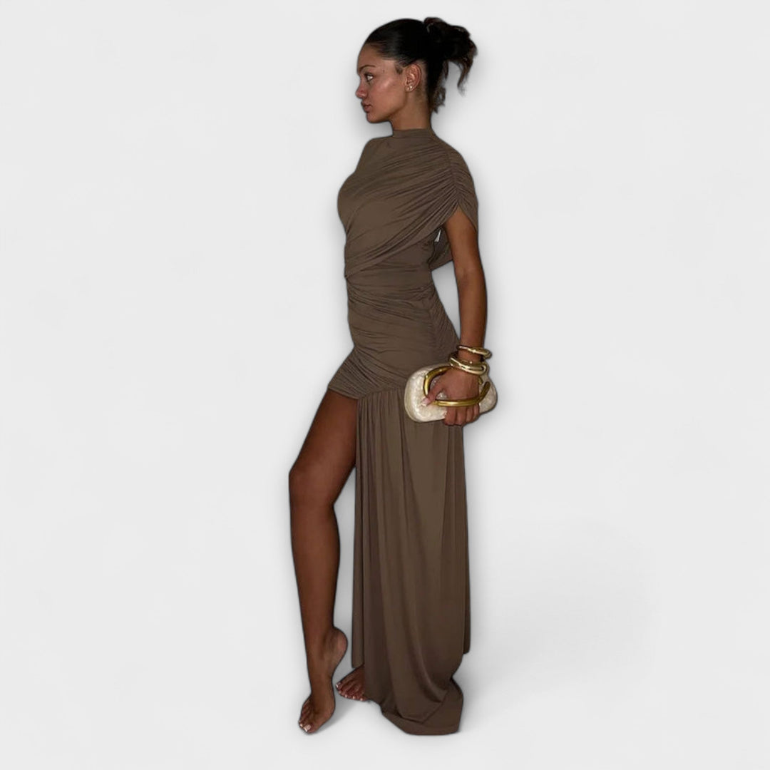 Lila | Robe chic cintrée à col rond et plissé