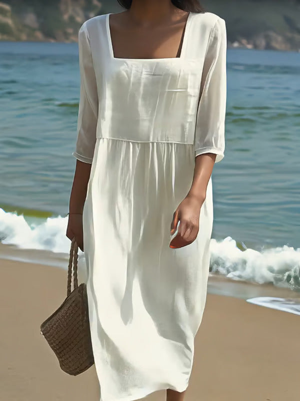 Robe blanche brodée à la coupe légère