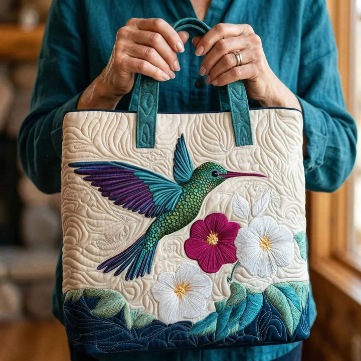 SAC MATELASSÉ | HUMMINGBIRD AND WHITE FLOWER