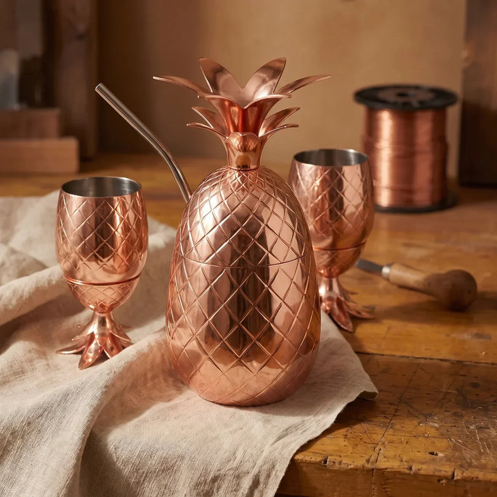 ENSEMBLE DE GOBELETS EN CUIVRE À MOTIF ANANAS